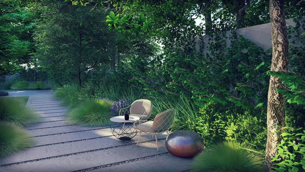 בין צמחייה ירוקה מקום מוצל ונוח להקמת אזור ישיבה כחלק מעיצוב הגינה